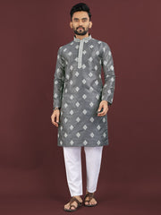 👨Try a desi boy look with this timeless Multicolour men’s kurta.🤩