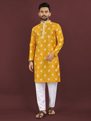 👨Try a desi boy look with this timeless Multicolour men’s kurta.🤩
