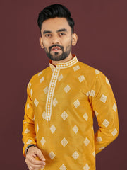 👨Try a desi boy look with this timeless Multicolour men’s kurta.🤩